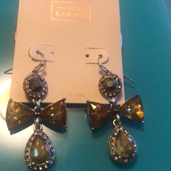 Nordstrom Jewelry - NWT gorgeous pear drop bow inspired earrings